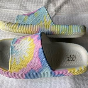 No Boundries Tie Dye rubber slip on size 7-8.5